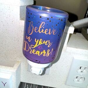 SCENTSY WAX WARMER PLUG IN “ BELIEVE IN YOUR DREAMS”